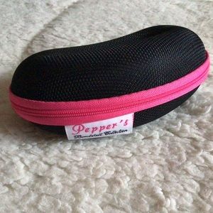 Pepper’s Bombshell Collection Zip-around Sunglass Case Black/Hot Pink w/Cloth